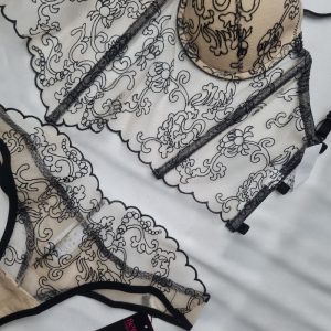 ست سوتین و شورت زنانه برتا مدل کاپدار اسفنجی کد 6080OZB